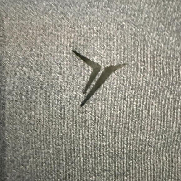 Old Navy Active Go-Dry Performance Tees (2-Pack) – Size XL - Picture 3 of 11